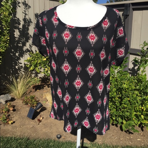 PLEIONE CAP SLEEVED TOP. Size Small - Picture 2 of 4